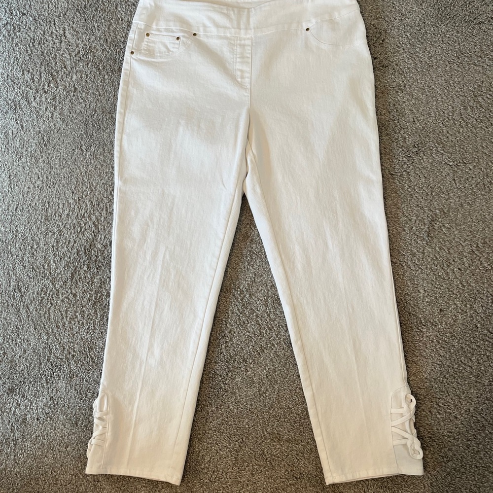 Ruby Rd. White Pants with Gold Tone Metal Detail Size 12